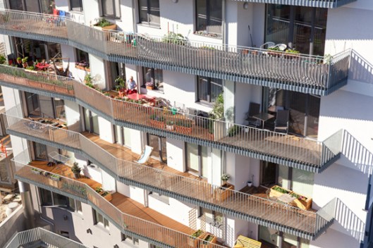 Wohnhaus JAspern, ein partizipatives Passivhaus-Projekt in der Seestadt Aspern. Mit 970 Punkten erreicht das Gebäude den klimaaktiv Gold-Standard. Foto: © Markus Kaiser, Graz