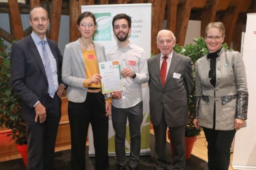 v.l.n.r.: Jürgen Schneider (BMNT), Adriana Bascone, Nick Sinner (LCOY Austria Team), Rene Alfons Haiden (Präsident der ÖGUT), Monika Auer (Generalsekretärin der ÖGUT). © Katharina Schiffl